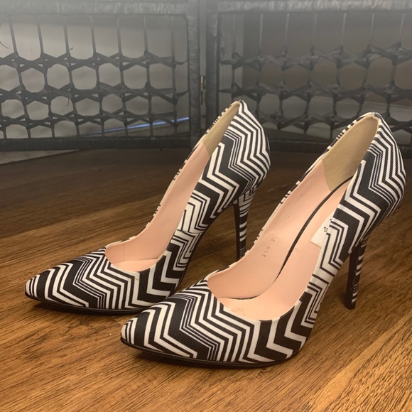 ANDREA Women high heels USA 8.5 . 25.5 Mex. B&W